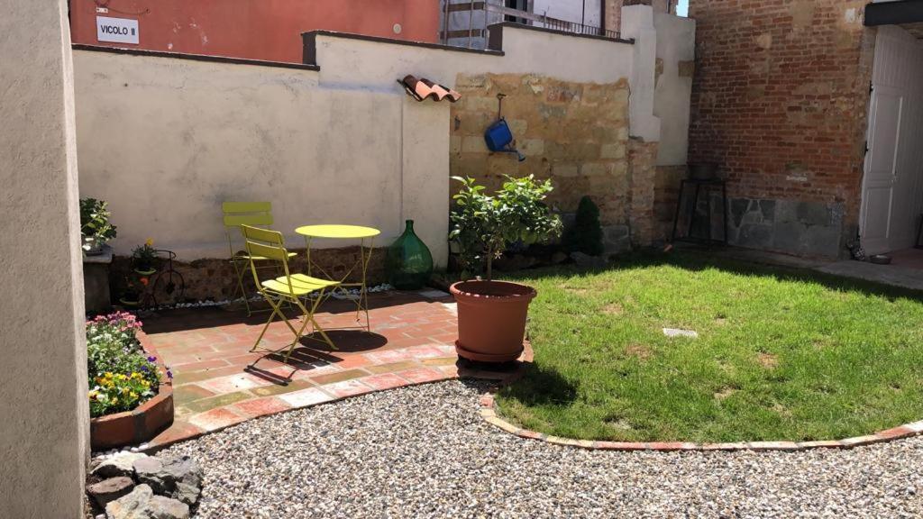 Magalocanda Stanze Sotto Al Castello Montemagno  Ngoại thất bức ảnh